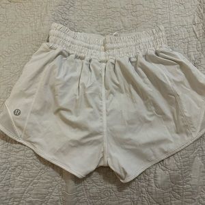 LULULEMON hotty hot 2.5 inch NWOT